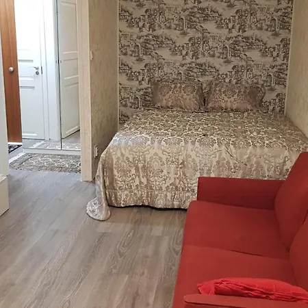 City Centre Studio, Hakaniemi Metro, Design Sauna, Kingsize Bed.