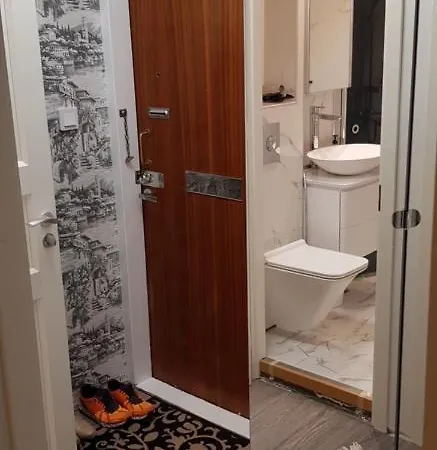 City Centre Studio, Hakaniemi Metro, Design Sauna, Kingsize Bed.